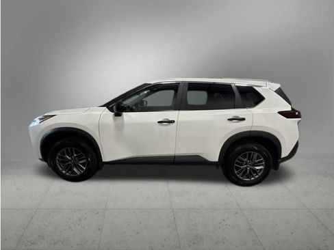 Used 2023 Nissan Rogue S AWD/4WD image 2