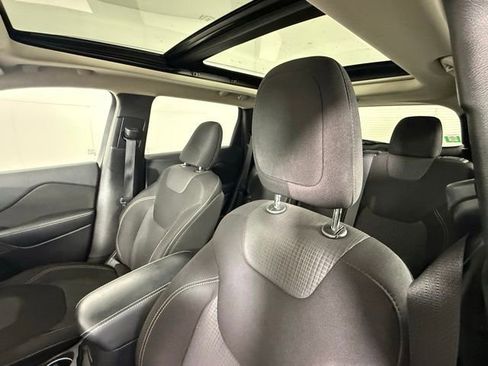 Used 2015 Jeep Cherokee Latitude w/ Comfort/Convenience Group image 10