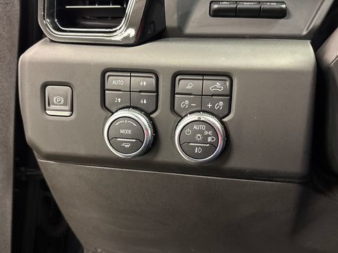 Used 2022 GMC Sierra 1500 AT4 w/ AT4 Premium Package AWD/4WD image 30
