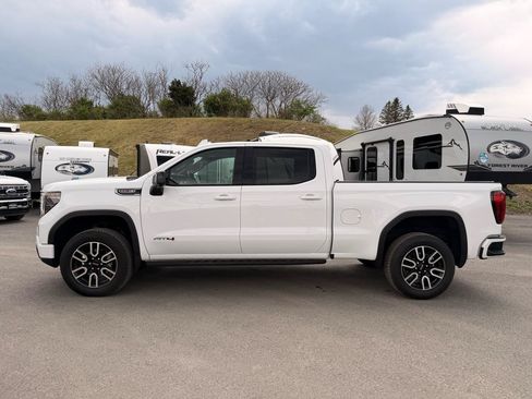 Used 2025 GMC Sierra 1500 AT4 w/ Technology Package AWD/4WD image 8