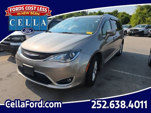 Used 2018 Chrysler Pacifica Touring-L Plus w/ Advanced Safetytec Group FWD image 1