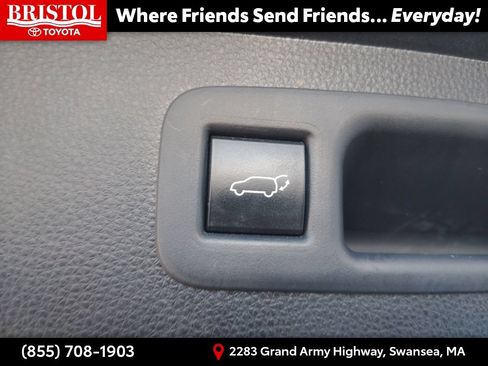 Used 2022 Toyota Highlander XLE AWD/4WD image 35