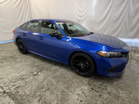 Used 2023 Honda Civic Sport image 3