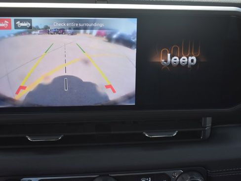 Used 2024 Jeep Wrangler High Altitude AWD/4WD image 25