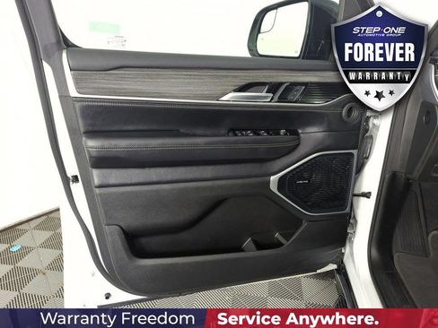 Used 2024 Jeep Wagoneer Series II w/ Flexible Seating Group RWD image 18