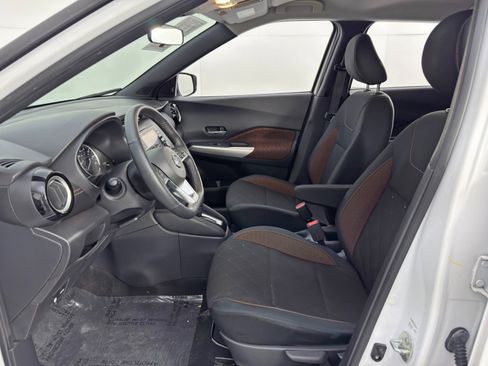 Used 2020 Nissan Kicks SR image 14
