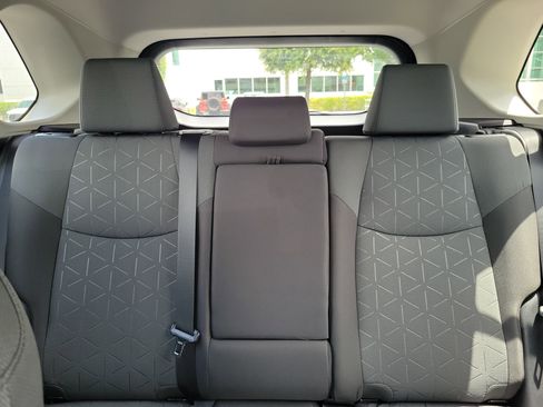 Used 2020 Toyota RAV4 XLE FWD image 22