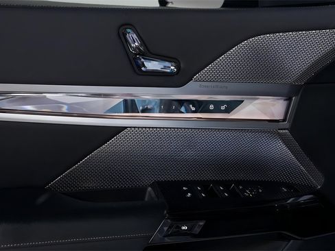 Used 2024 BMW i7 eDrive50 w/ M Sport Package image 28