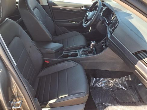 Certified 2023 Volkswagen Jetta SE FWD image 24