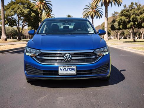 Used 2024 Volkswagen Jetta SE FWD image 3