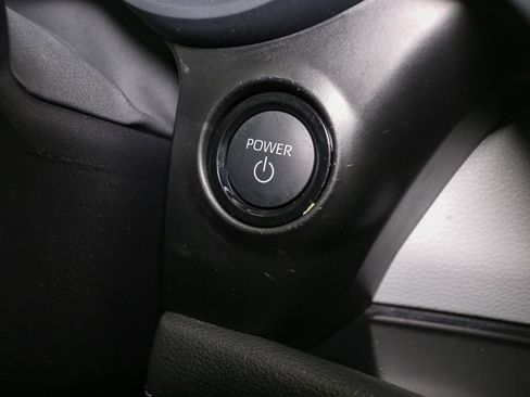 Used 2025 Toyota Sienna XLE image 32