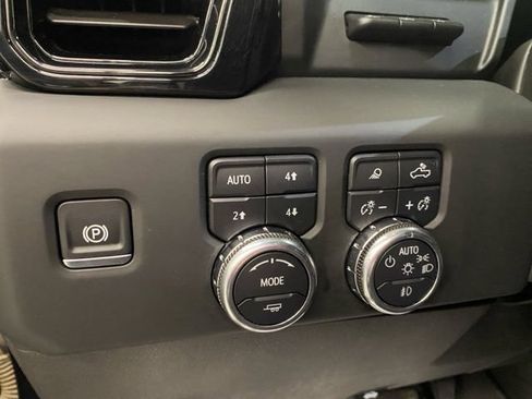 Used 2024 GMC Sierra 1500 AT4 w/ Technology Package AWD/4WD image 32