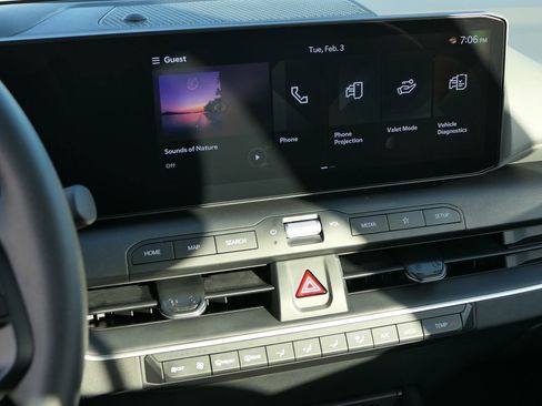 New 2025 Kia K4 LXS image 16