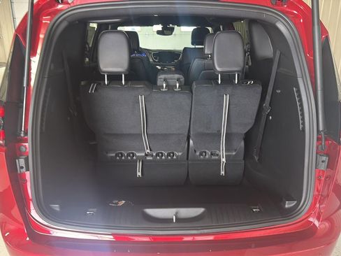 New 2026 Chrysler Pacifica Select image 9