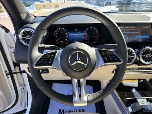New 2025 Mercedes-Benz GLB 250 4MATIC image 25