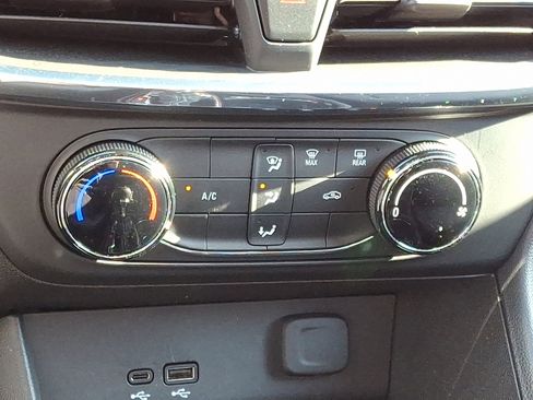 Certified 2025 Buick Encore GX Preferred image 17