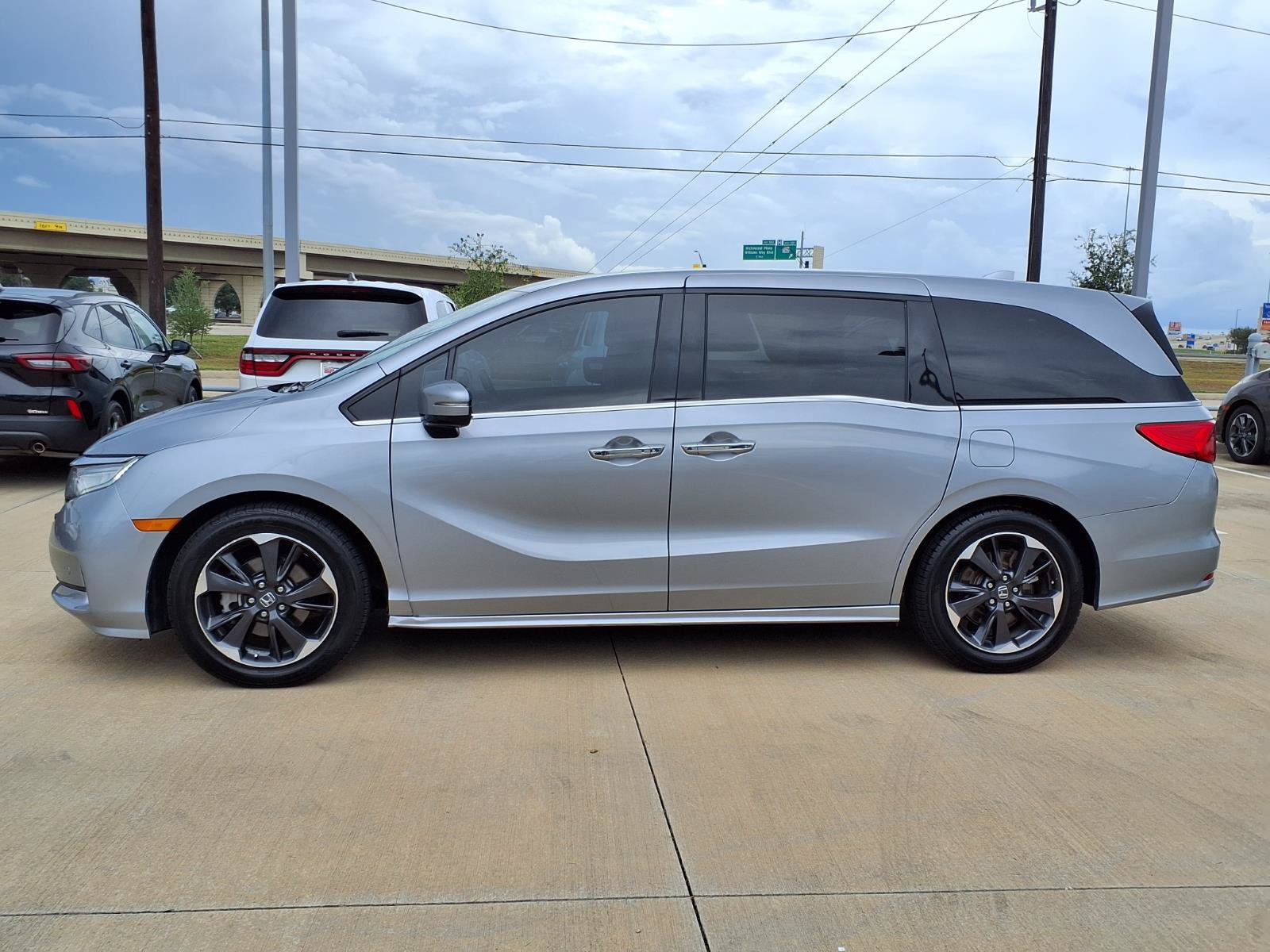 Used 2021 Honda Odyssey Elite image 3