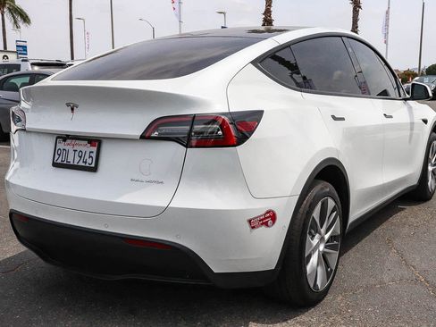 Used 2022 Tesla Model Y Long Range AWD/4WD image 9