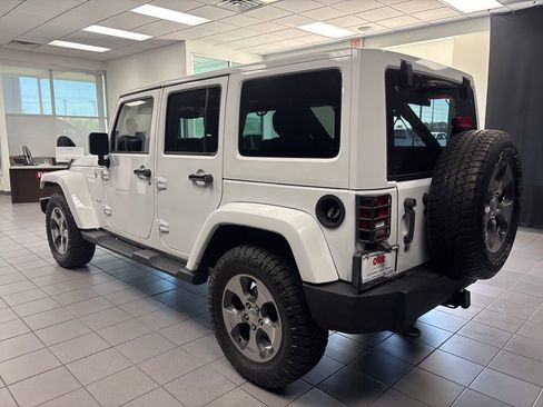 Used 2017 Jeep Wrangler Unlimited Sahara w/ Connectivity Group AWD/4WD image 6
