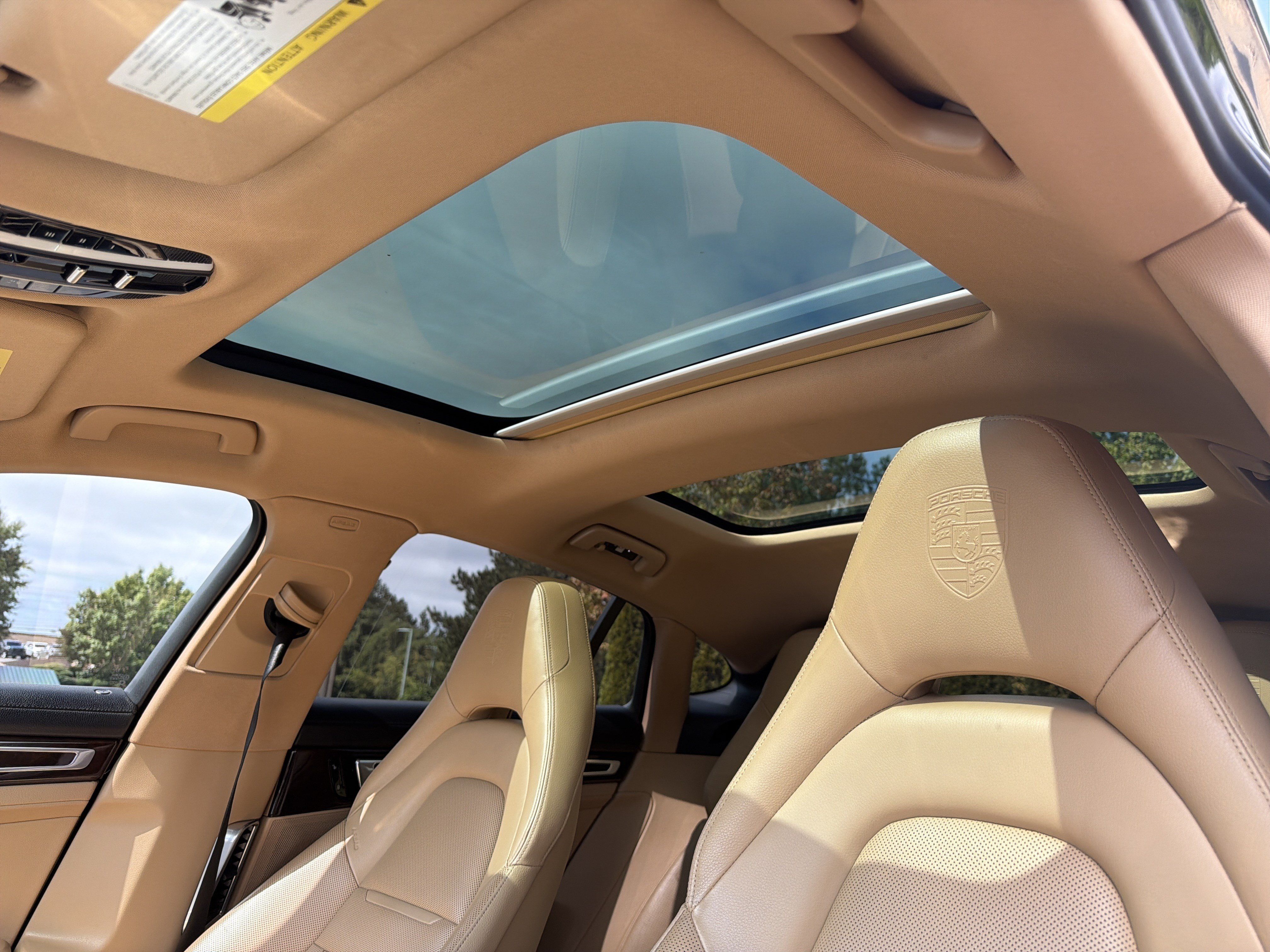 Used 2018 Porsche Panamera RWD image 8