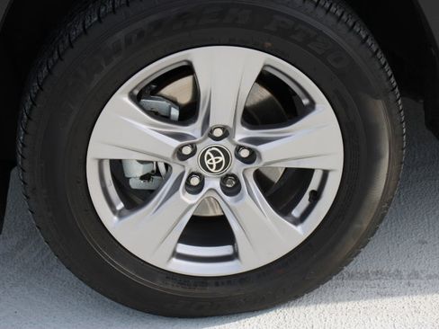 Certified 2022 Toyota RAV4 XLE image 9