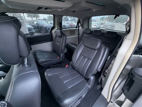 Used 2010 Chrysler Town & Country Touring Plus w/ Premium Group image 23