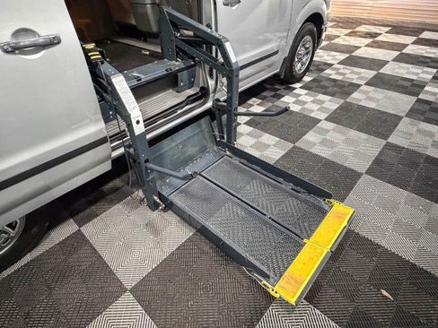 Used 2019 Nissan NV 3500 SL RWD image 12