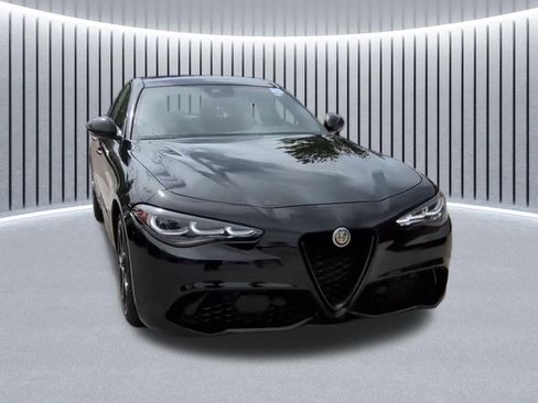 Used 2024 Alfa Romeo Giulia Veloce AWD/4WD image 2