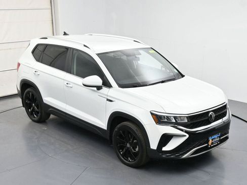 Used 2022 Volkswagen Taos SE AWD/4WD image 36
