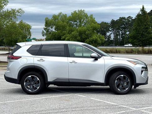 Used 2024 Nissan Rogue SV FWD image 19