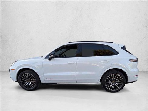Used 2023 Porsche Cayenne image 8
