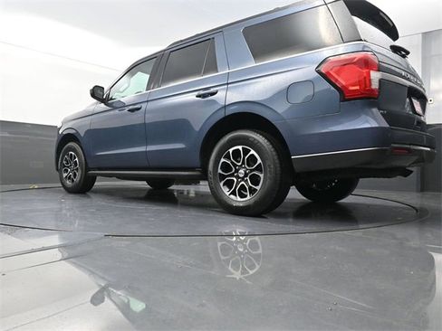 Used 2022 Ford Expedition XLT image 31