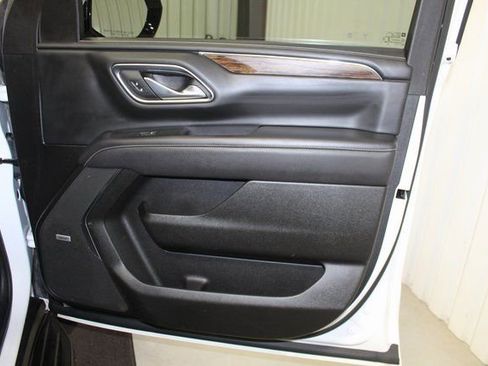 Used 2022 Chevrolet Suburban Premier image 12