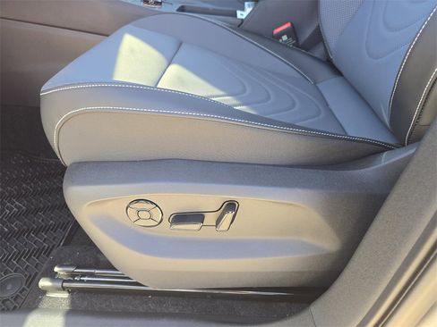 New 2026 Volkswagen Tiguan SE image 19