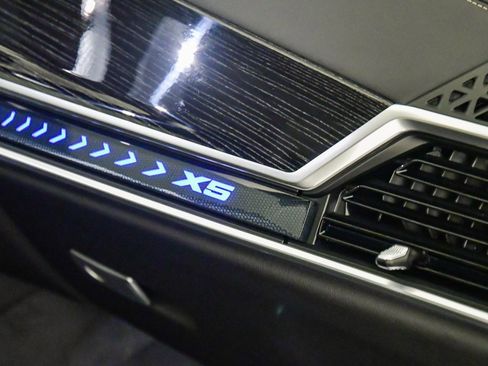 Used 2026 BMW X5 sDrive40i w/ M Sport Package image 16