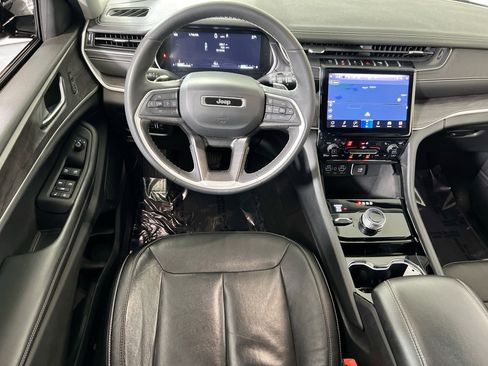 Used 2023 Jeep Grand Cherokee Limited AWD/4WD image 22