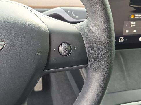 Used 2024 Tesla Model Y Long Range AWD/4WD image 20