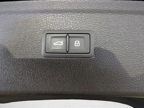 Used 2020 Audi Q5 e Premium Plus w/ Premium Plus Package image 7