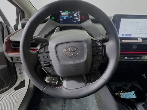 Used 2025 Toyota Prius Plug-In Hybrid image 18