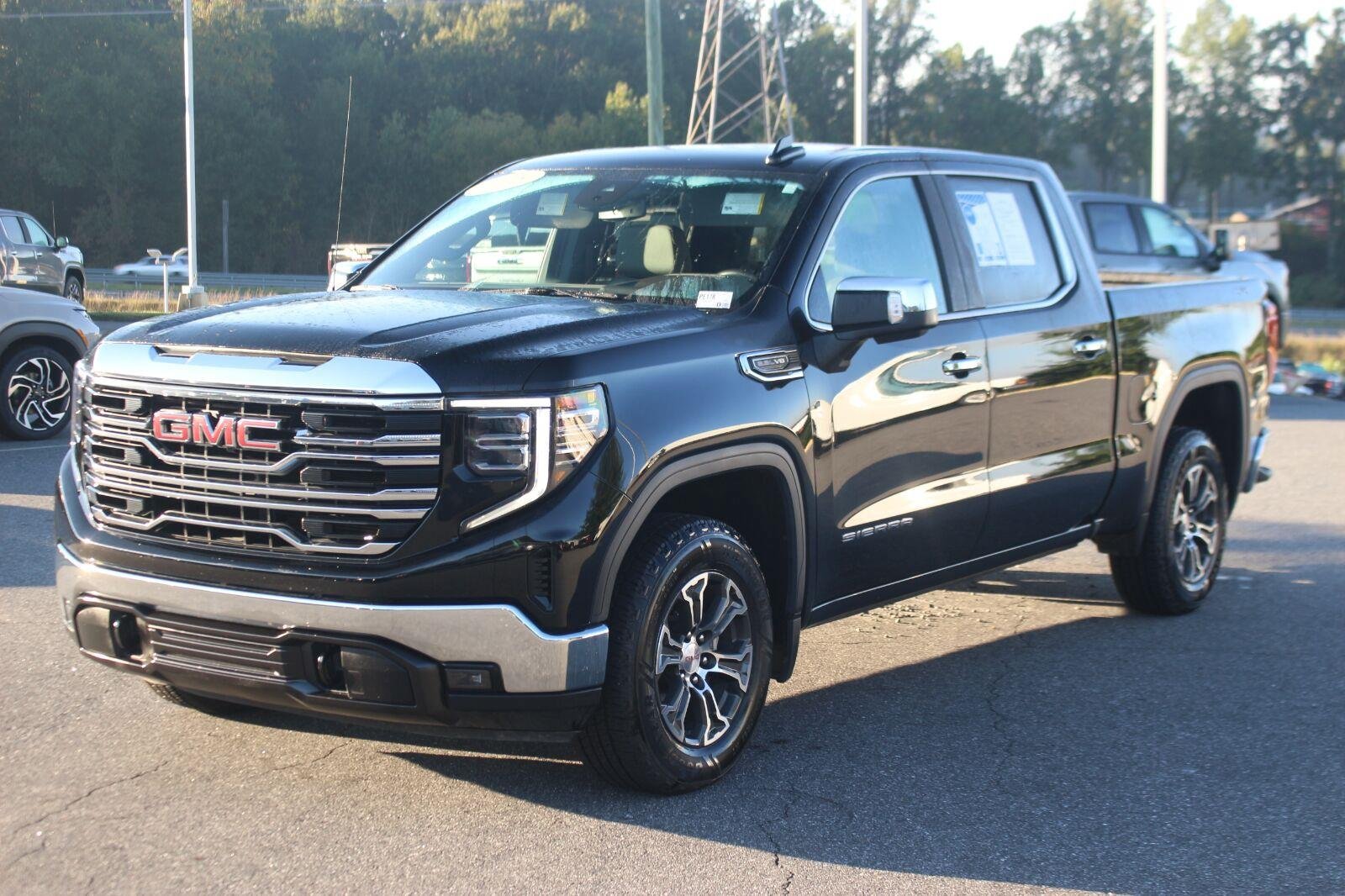 Used 2025 GMC Sierra 1500 SLT AWD/4WD image 3
