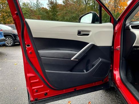 Used 2023 Toyota Corolla Cross LE image 9