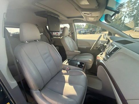 Used 2012 Toyota Sienna XLE FWD image 20