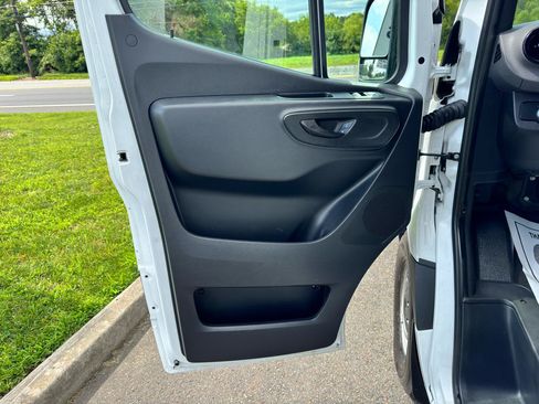Used 2019 Mercedes-Benz Sprinter 144 image 13
