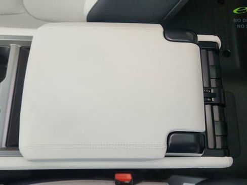 Used 2025 Land Rover Defender 110 X image 55