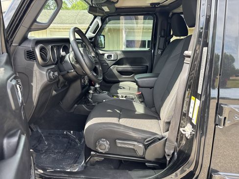 Used 2019 Jeep Wrangler Unlimited Sport S AWD/4WD image 14