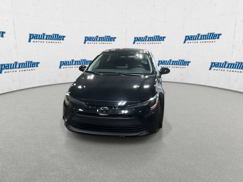 Used 2025 Toyota Corolla LE FWD image 4