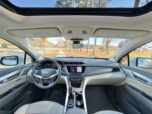 Used 2021 Cadillac XT5 Premium Luxury image 4