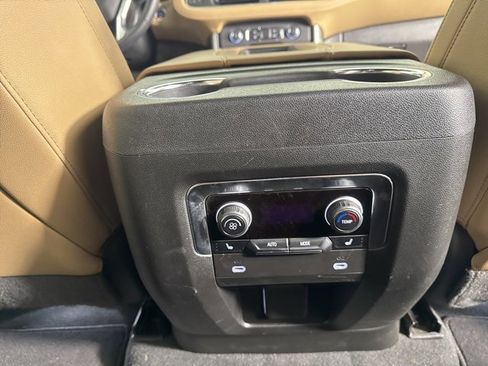 Used 2024 Chevrolet Suburban Premier image 21