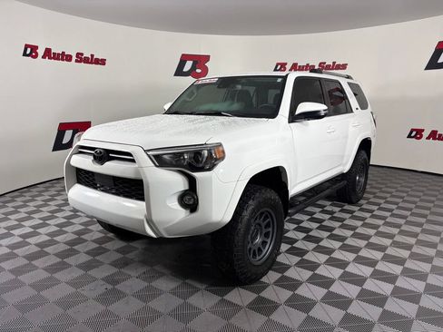 Used 2021 Toyota 4Runner SR5 Premium w/ Moonroof Package AWD/4WD image 2
