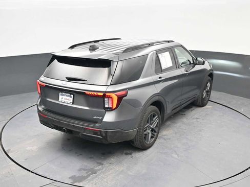 Used 2025 Ford Explorer ST-Line w/ ST-Line Street Pack AWD/4WD image 34